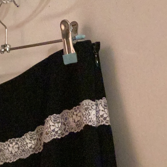 Arden B. Vintage Black Skirt With White Lace Trim Size 10 - Picture 3 of 9